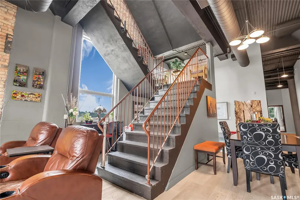 211 D Avenue N Saskatoon SK S7L 1M7
