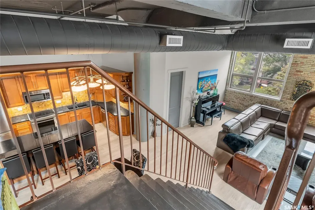211 D Avenue N Saskatoon SK S7L 1M7