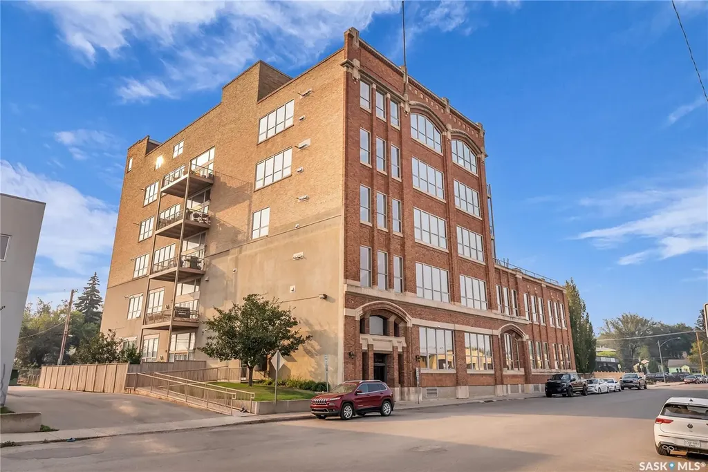 211 D Avenue N Saskatoon SK S7L 1M7