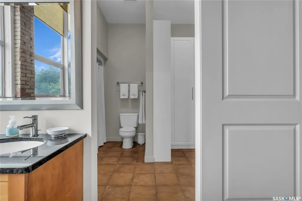 211 D Avenue N Saskatoon SK S7L 1M7