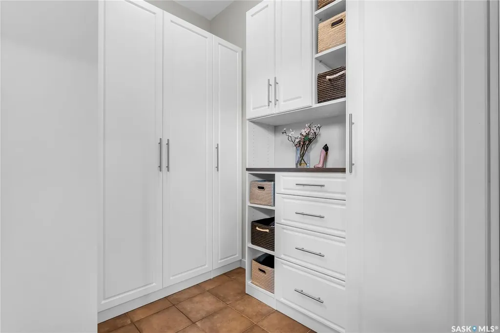 211 D Avenue N Saskatoon SK S7L 1M7