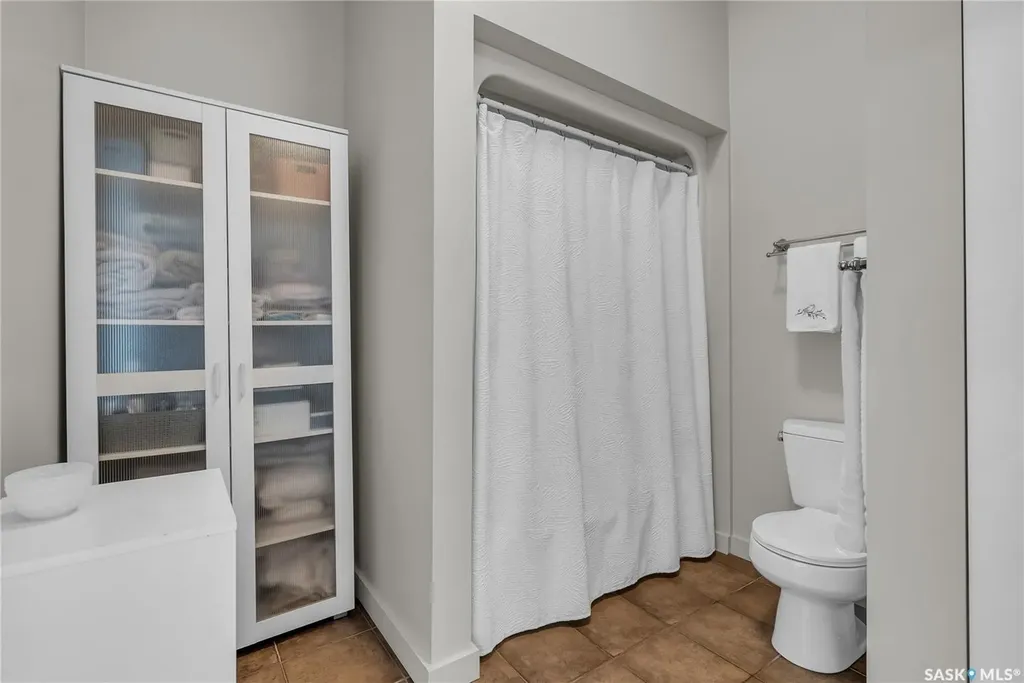 211 D Avenue N Saskatoon SK S7L 1M7