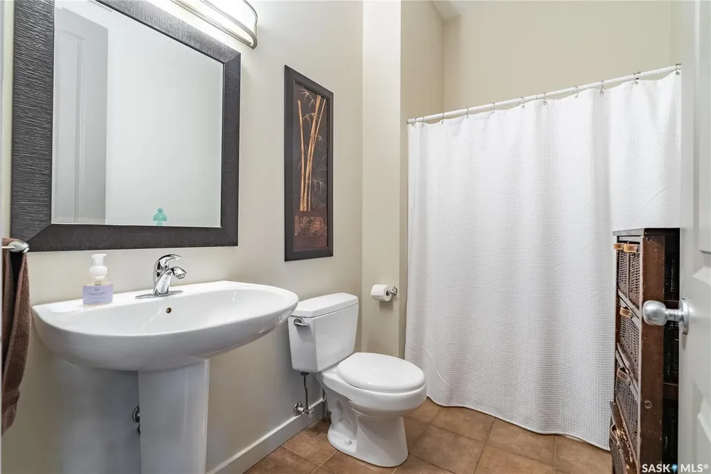 211 D Avenue N Saskatoon SK S7L 1M7