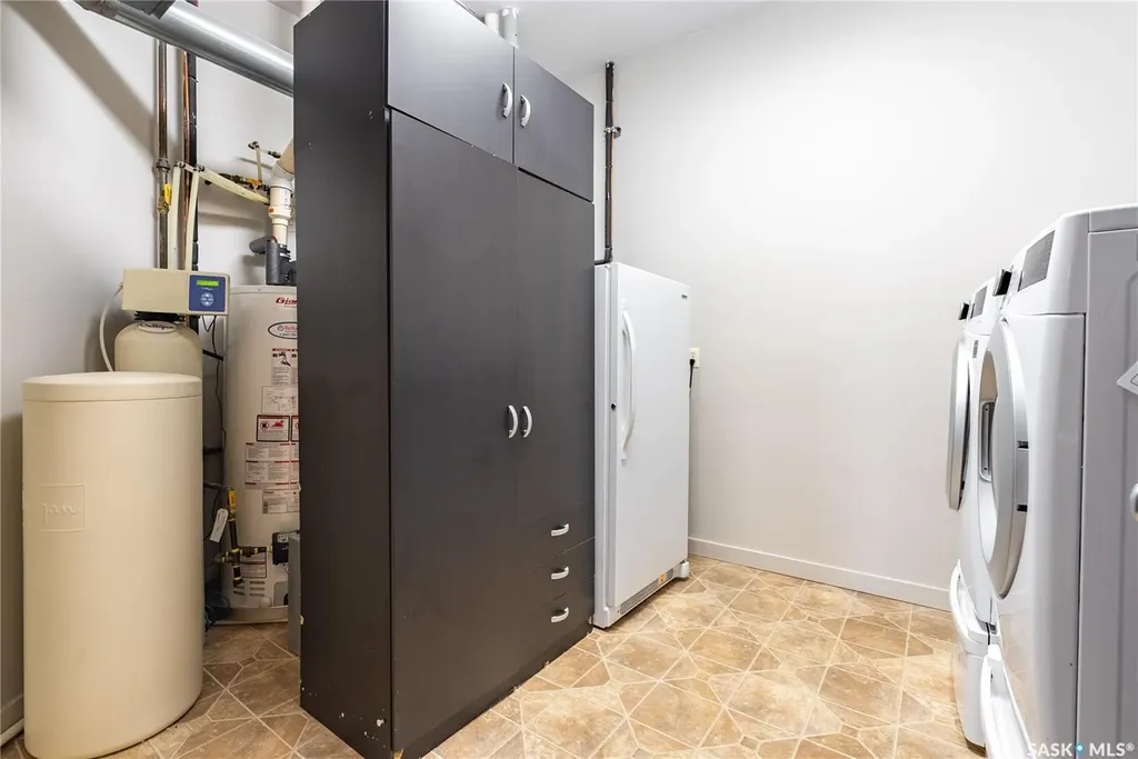 211 D Avenue N Saskatoon SK S7L 1M7