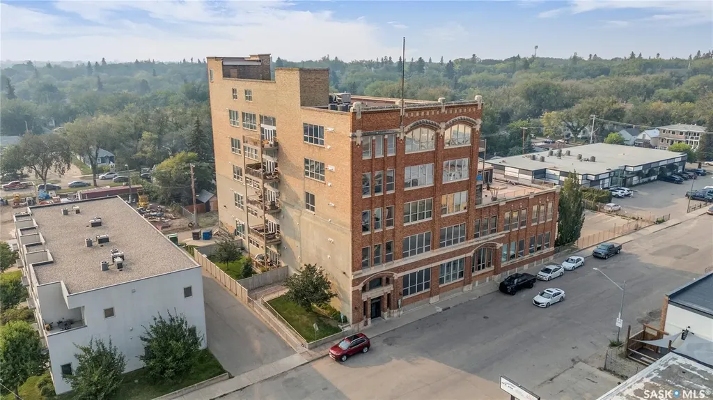211 D Avenue N Saskatoon SK S7L 1M7