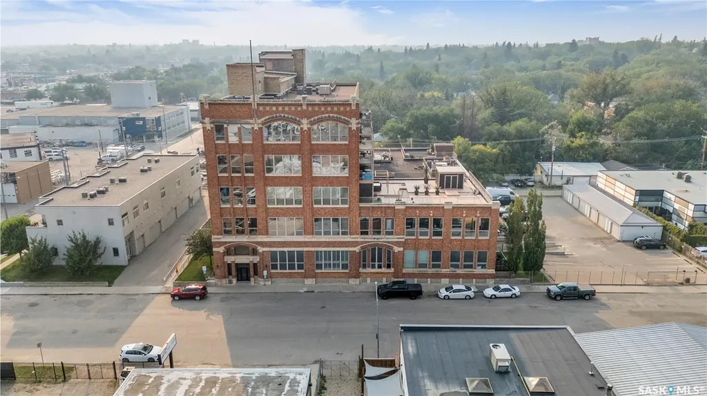 211 D Avenue N Saskatoon SK S7L 1M7