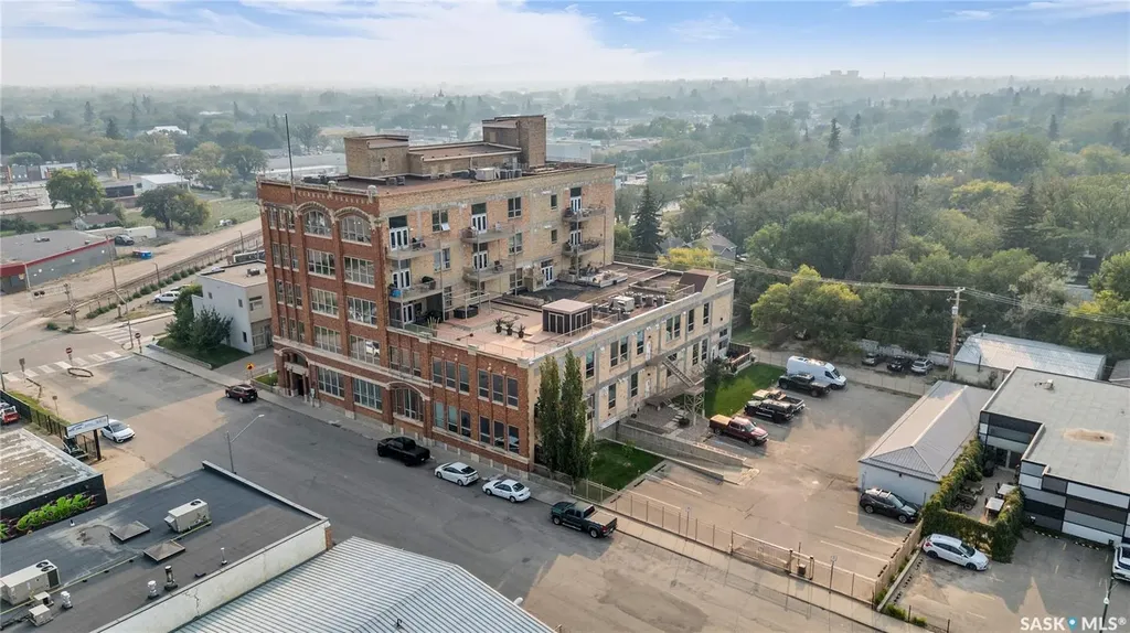 211 D Avenue N Saskatoon SK S7L 1M7