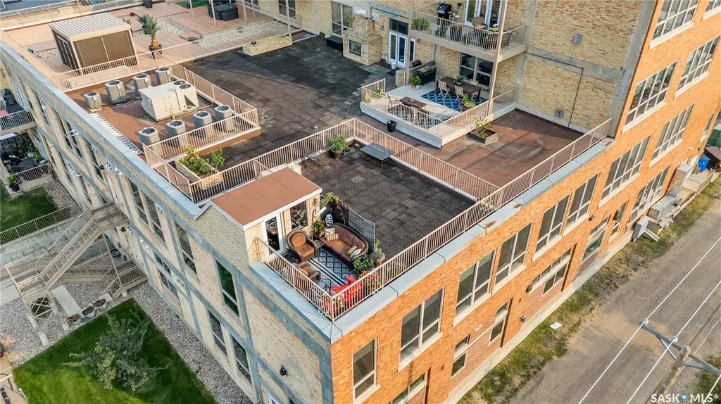 211 D Avenue N Saskatoon SK S7L 1M7