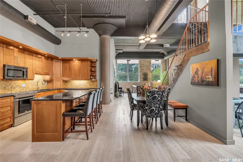 211 D Avenue N Saskatoon SK S7L 1M7