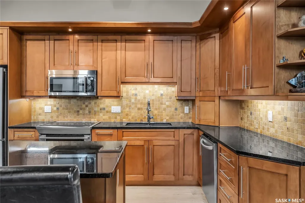 211 D Avenue N Saskatoon SK S7L 1M7