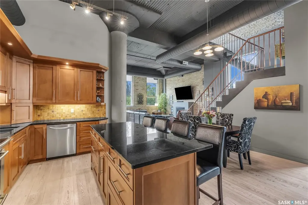 211 D Avenue N Saskatoon SK S7L 1M7