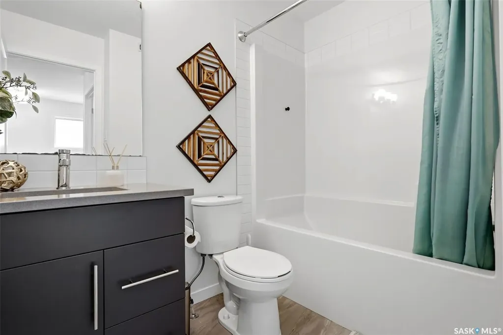 5121 Buckingham Drive E Regina SK S4V 3S3