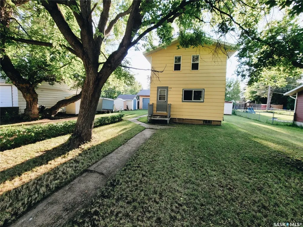 420 3rd Street Duck Lake SK S0K 1J0