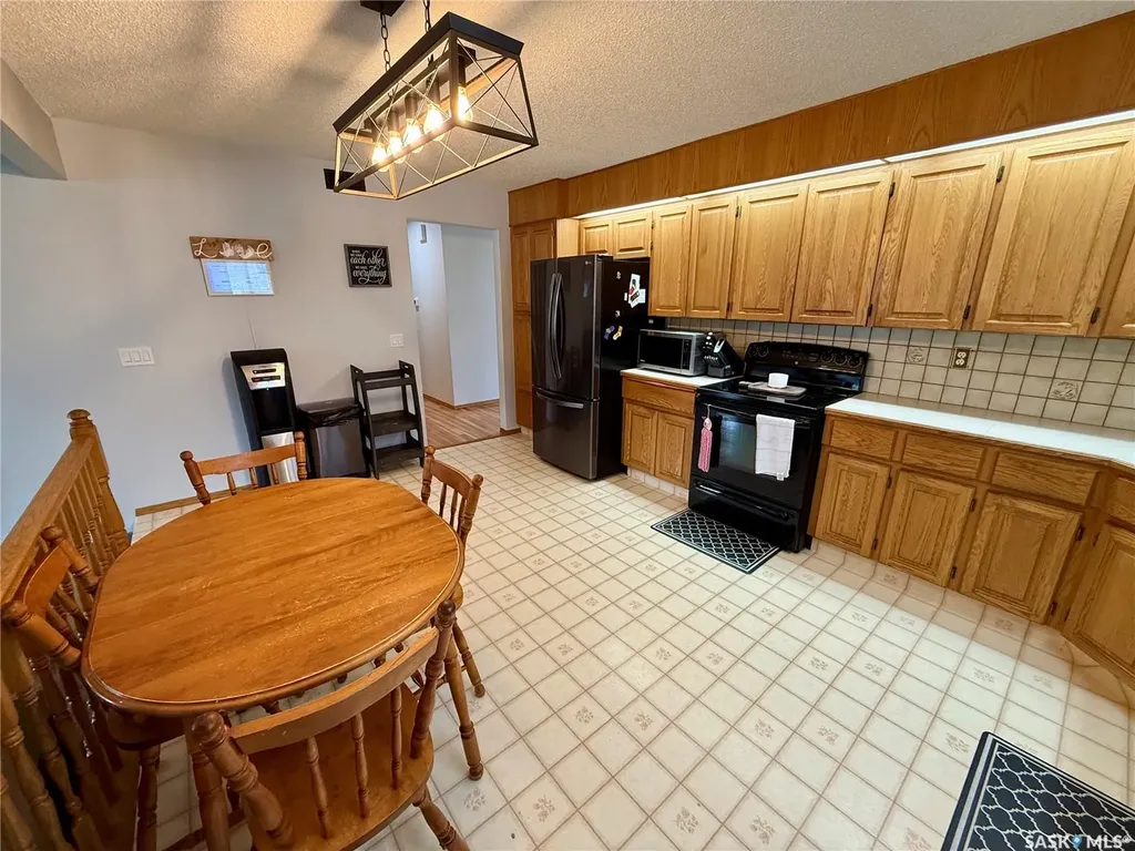2746 Poplar Place E Regina SK S4V 1K8