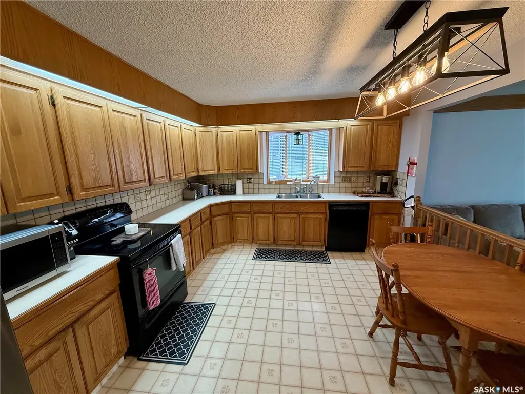 2746 Poplar Place E Regina SK S4V 1K8