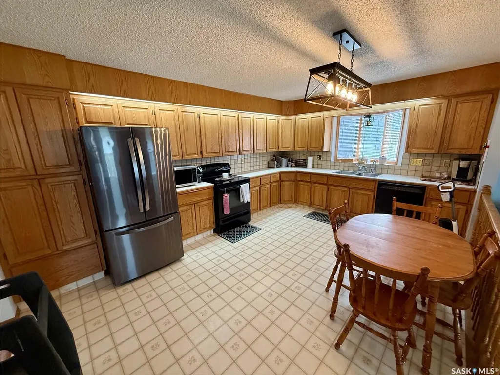 2746 Poplar Place E Regina SK S4V 1K8