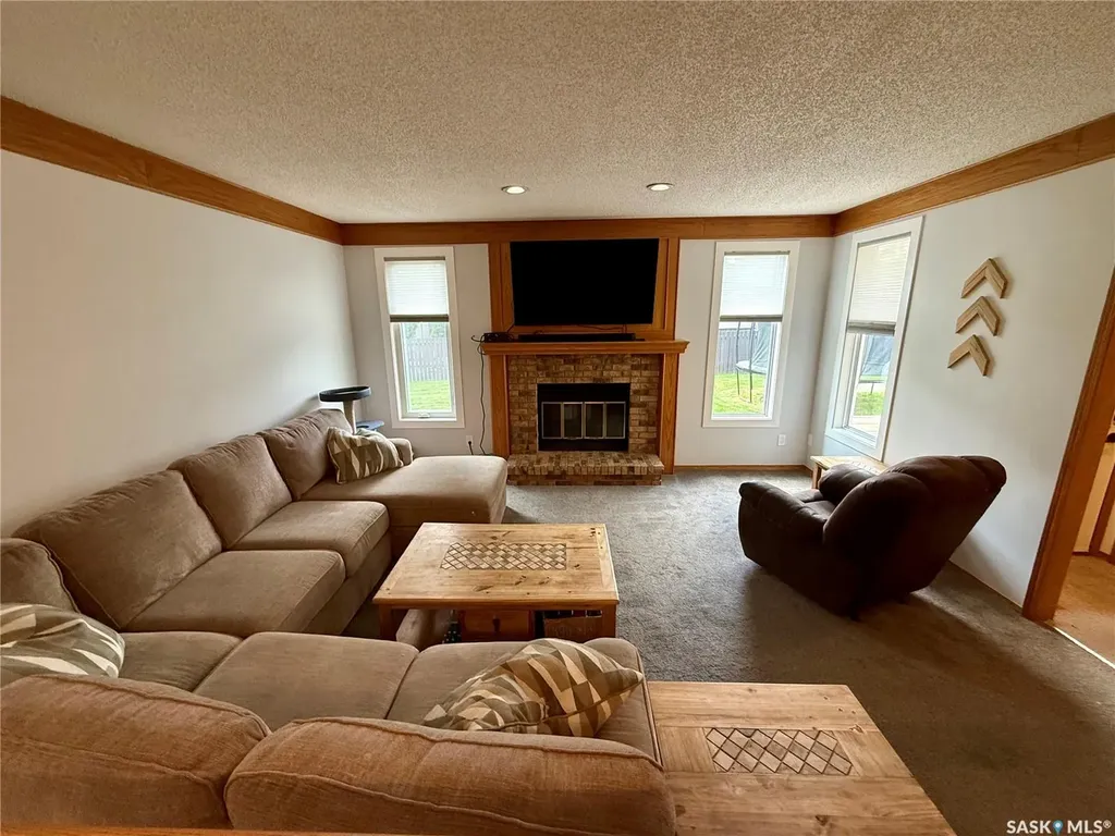 2746 Poplar Place E Regina SK S4V 1K8