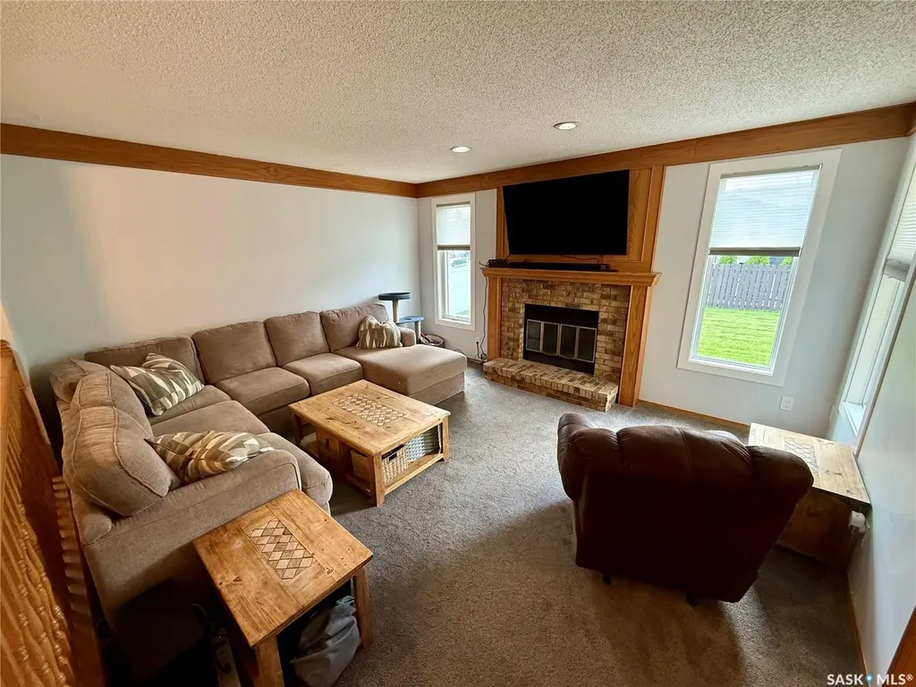 2746 Poplar Place E Regina SK S4V 1K8