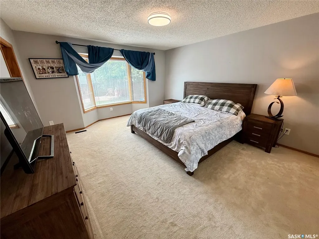 2746 Poplar Place E Regina SK S4V 1K8