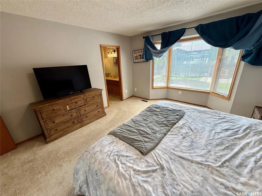 2746 Poplar Place E Regina SK S4V 1K8