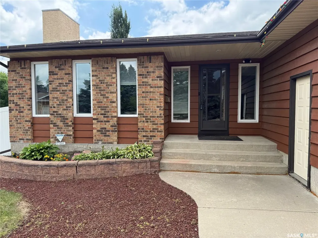2746 Poplar Place E Regina SK S4V 1K8
