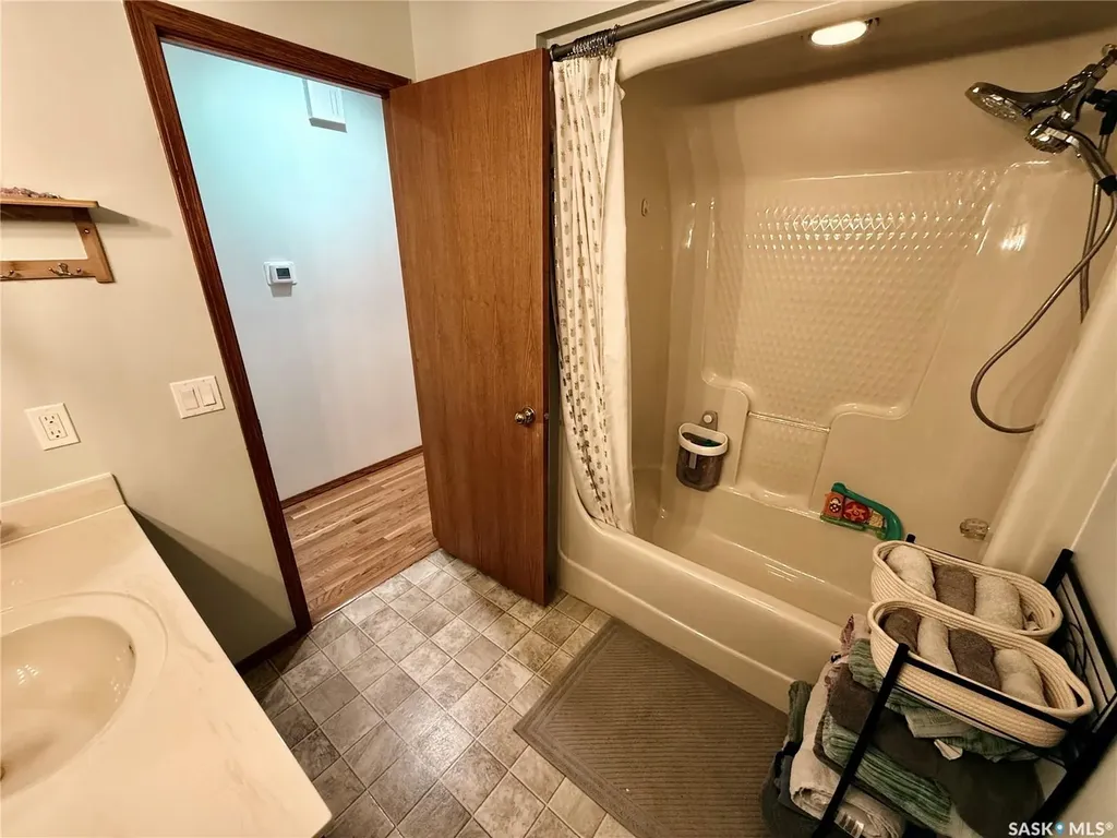 2746 Poplar Place E Regina SK S4V 1K8