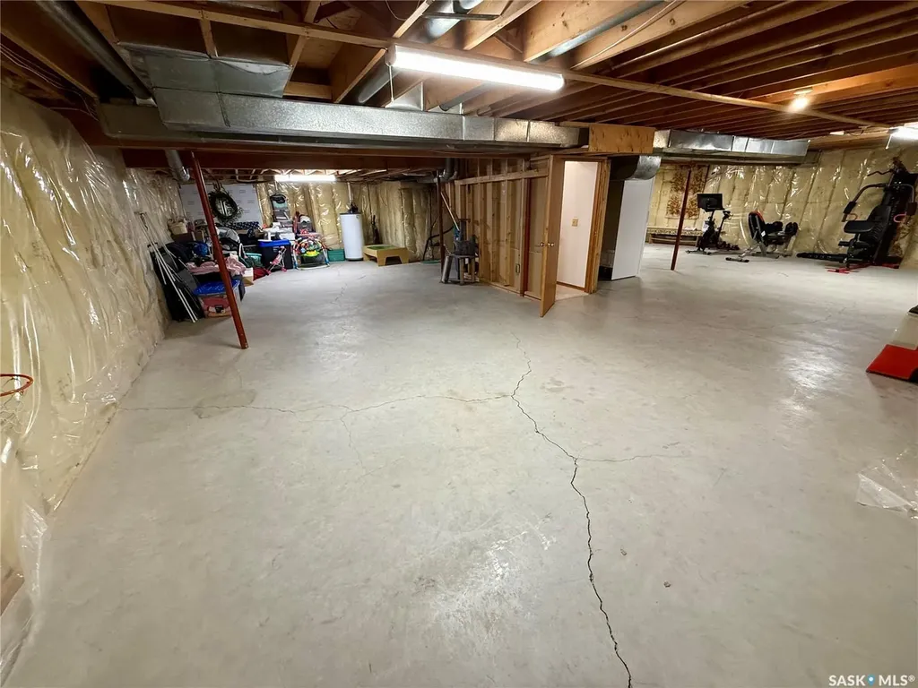 2746 Poplar Place E Regina SK S4V 1K8