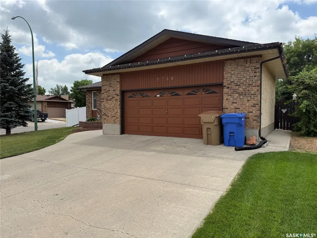 2746 Poplar Place E Regina SK S4V 1K8