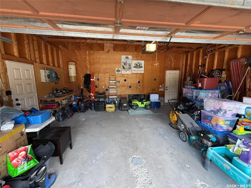 2746 Poplar Place E Regina SK S4V 1K8