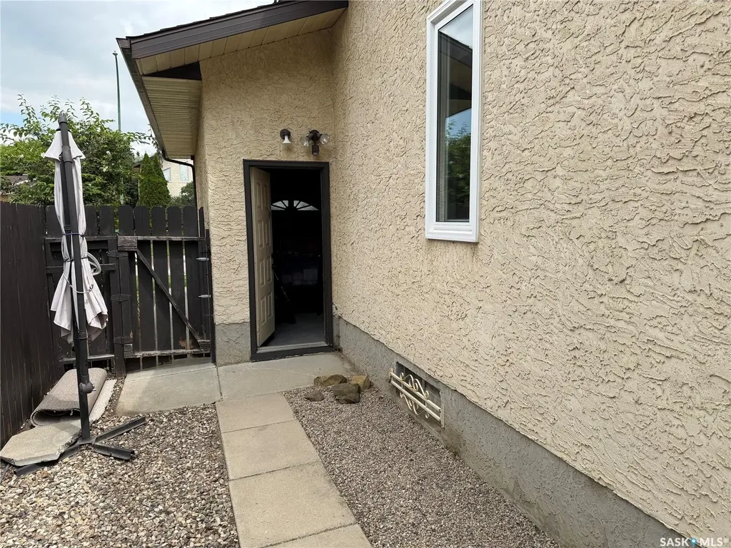 2746 Poplar Place E Regina SK S4V 1K8