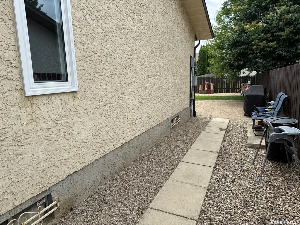 2746 Poplar Place E Regina SK S4V 1K8