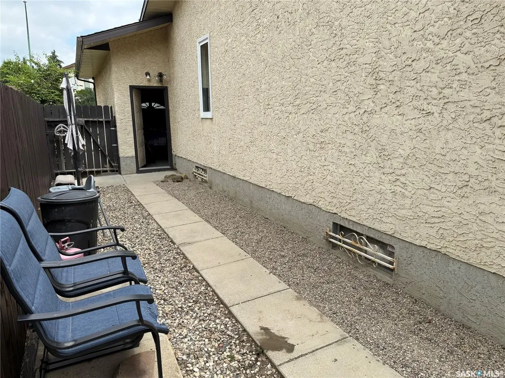 2746 Poplar Place E Regina SK S4V 1K8