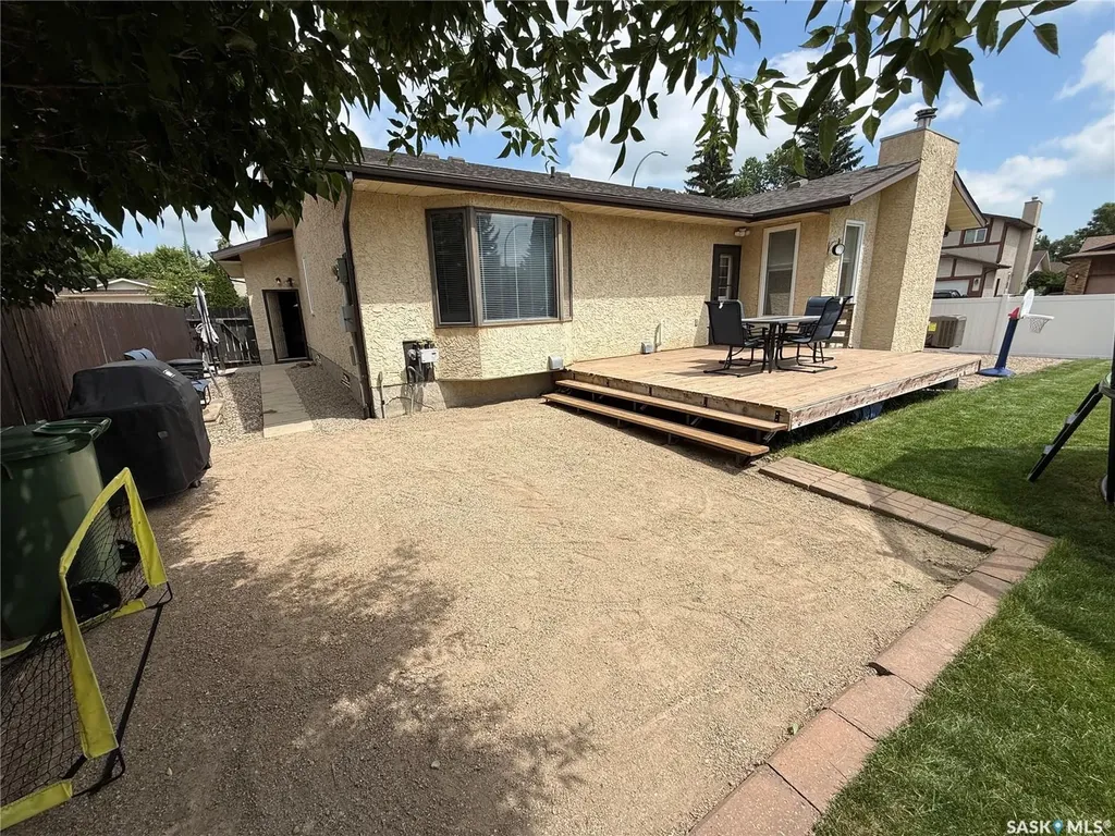 2746 Poplar Place E Regina SK S4V 1K8