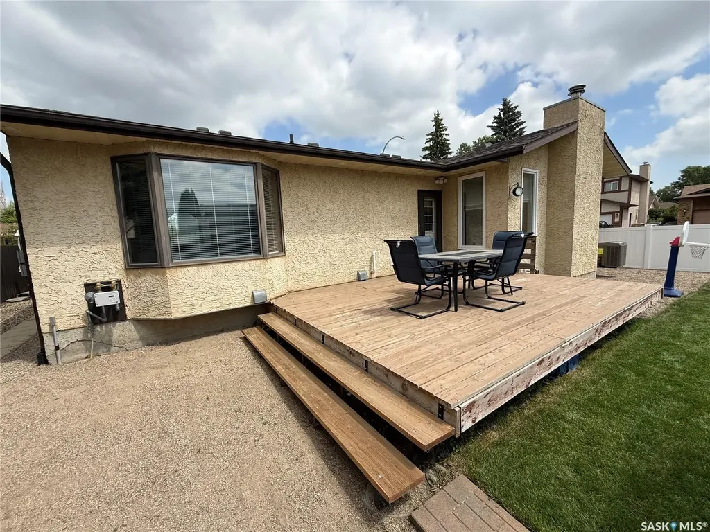 2746 Poplar Place E Regina SK S4V 1K8