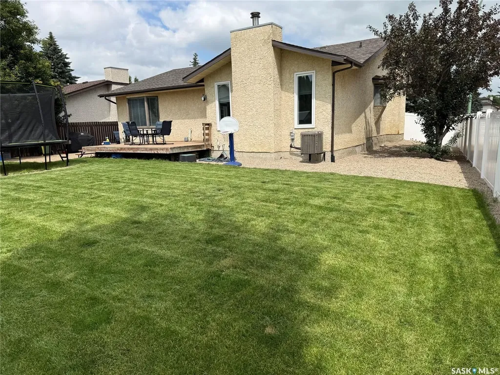 2746 Poplar Place E Regina SK S4V 1K8