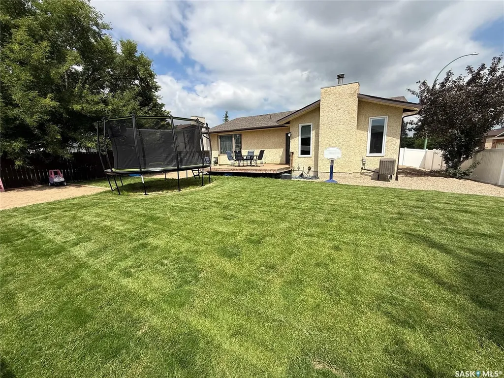 2746 Poplar Place E Regina SK S4V 1K8