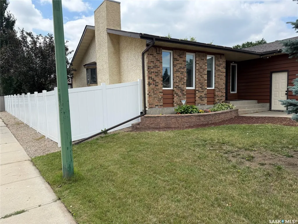 2746 Poplar Place E Regina SK S4V 1K8