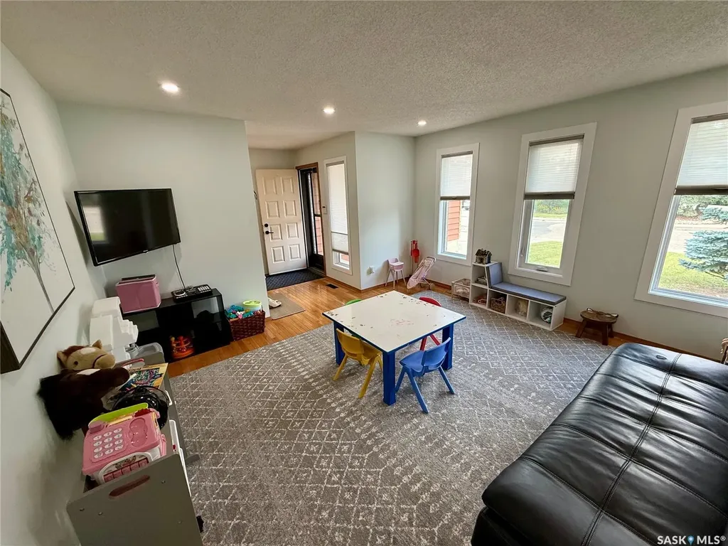 2746 Poplar Place E Regina SK S4V 1K8