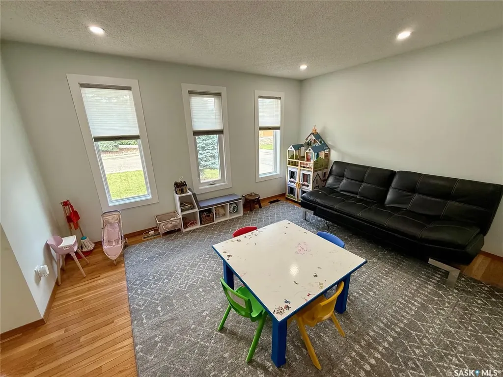 2746 Poplar Place E Regina SK S4V 1K8