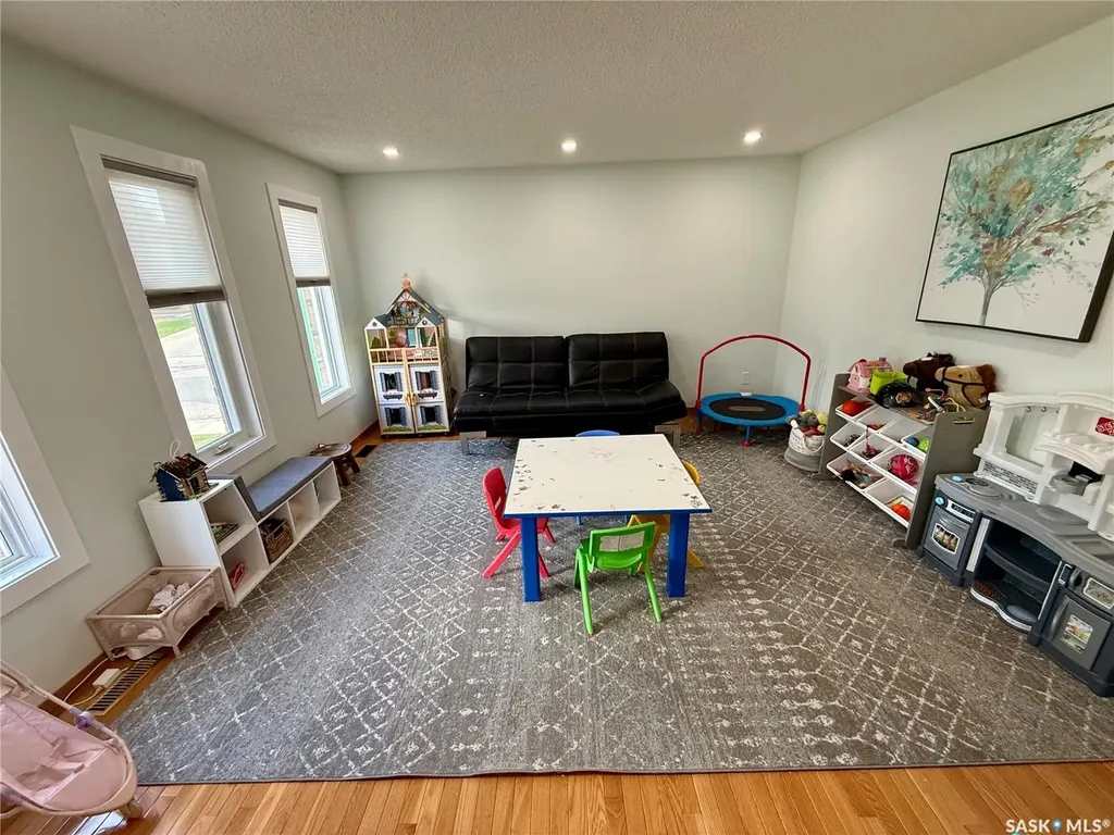 2746 Poplar Place E Regina SK S4V 1K8