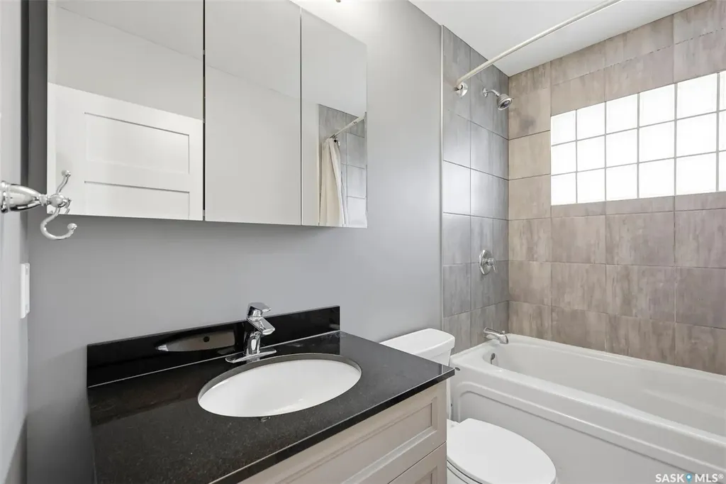 917 S Avenue N Saskatoon SK S7L 3A7