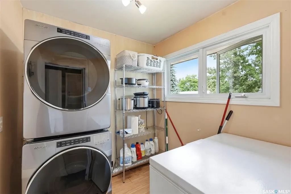 917 S Avenue N Saskatoon SK S7L 3A7