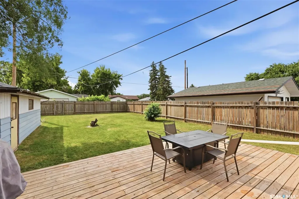 917 S Avenue N Saskatoon SK S7L 3A7