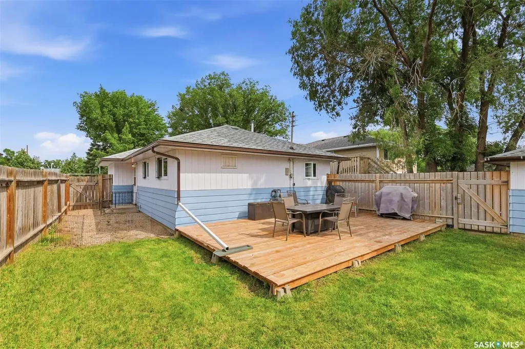 917 S Avenue N Saskatoon SK S7L 3A7