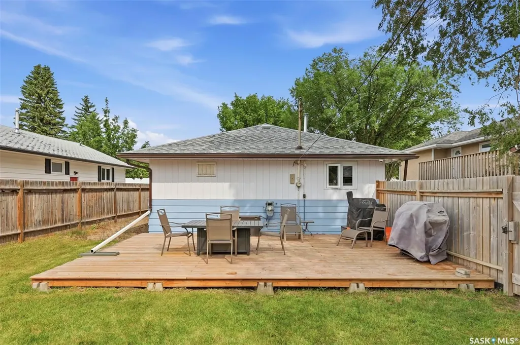 917 S Avenue N Saskatoon SK S7L 3A7