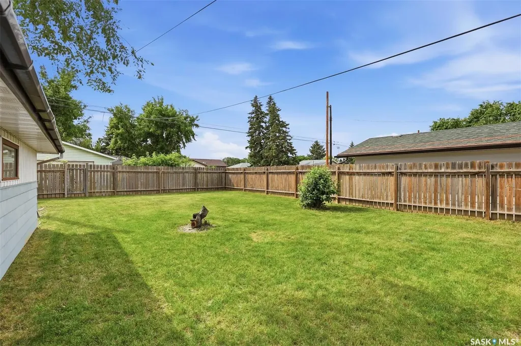 917 S Avenue N Saskatoon SK S7L 3A7