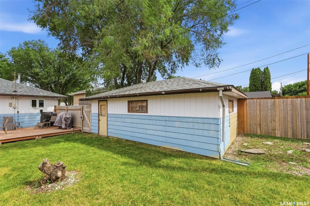 917 S Avenue N Saskatoon SK S7L 3A7
