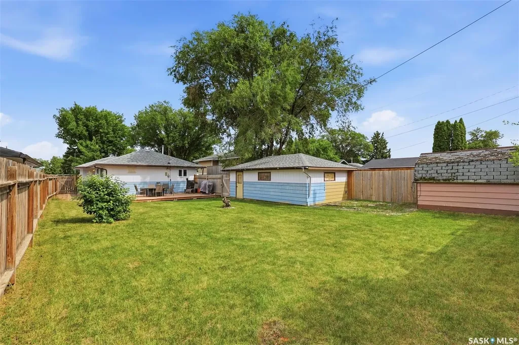 917 S Avenue N Saskatoon SK S7L 3A7