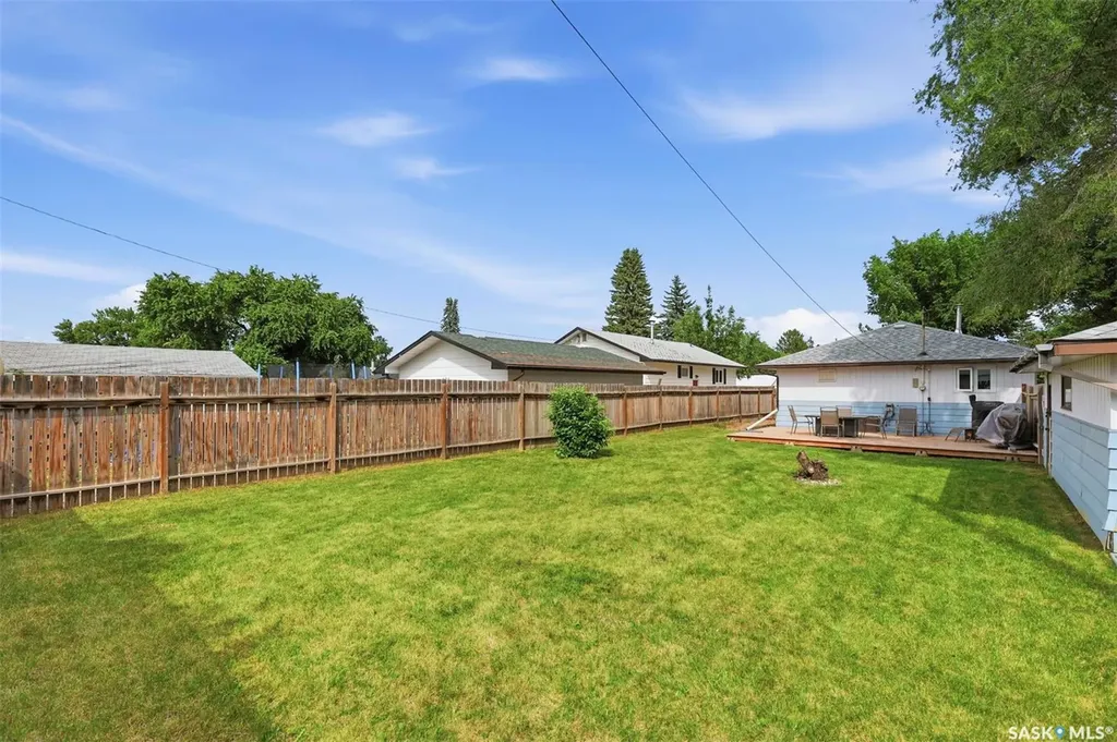 917 S Avenue N Saskatoon SK S7L 3A7