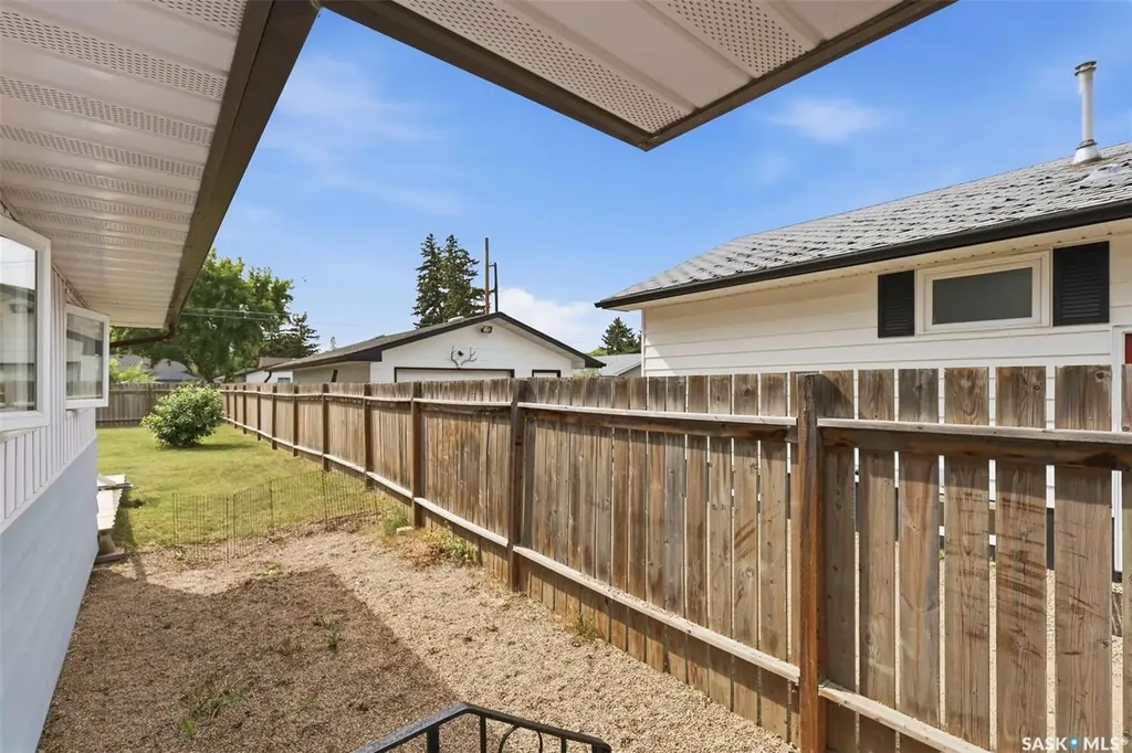 917 S Avenue N Saskatoon SK S7L 3A7